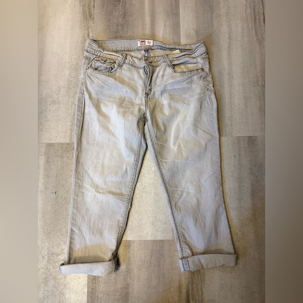 LEI Gray Ankle Cropped Jeans